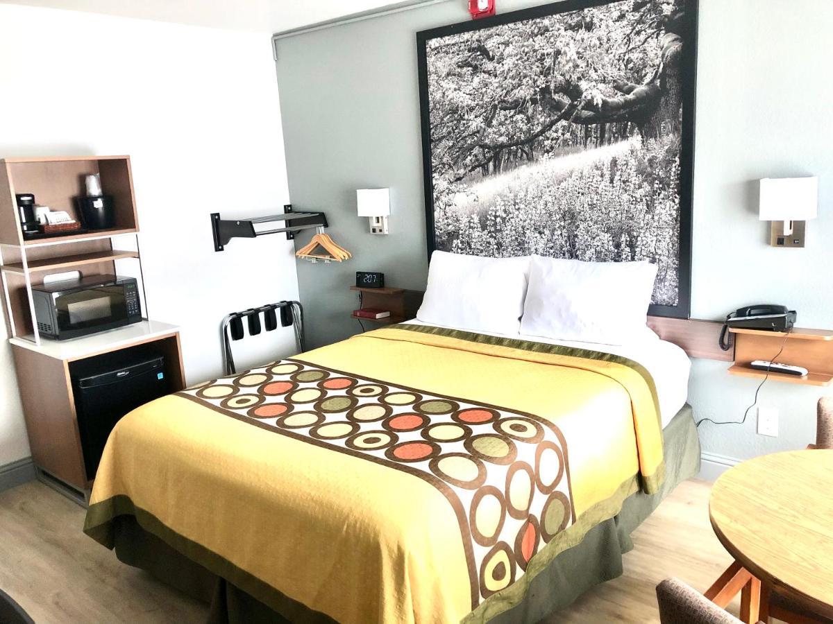 ซูเปอร์ 8 บาย วินด์แฮม ฟอร์ต บรากก์ Motel ฟอร์ตแบรก ภายนอก รูปภาพ