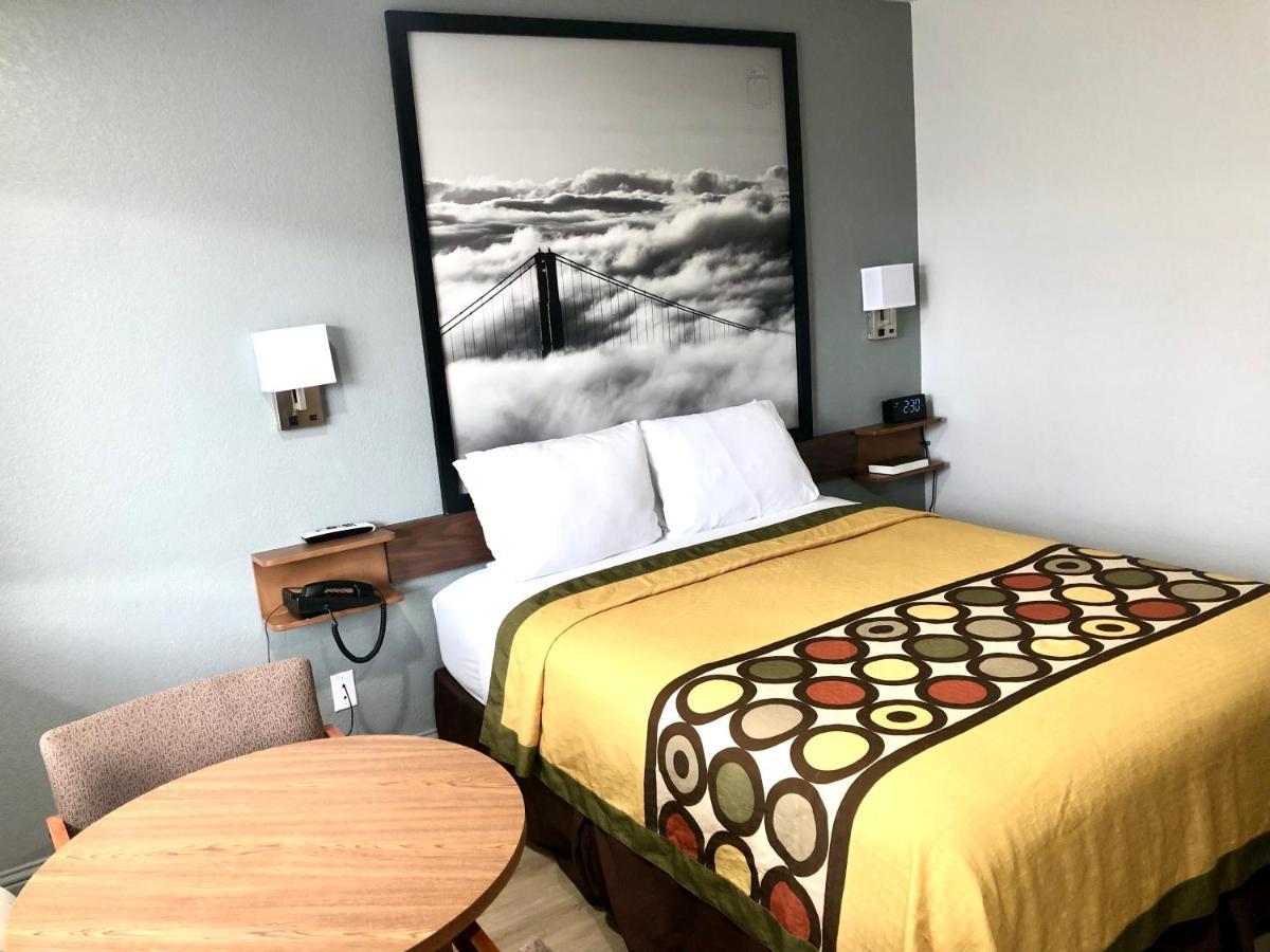 ซูเปอร์ 8 บาย วินด์แฮม ฟอร์ต บรากก์ Motel ฟอร์ตแบรก ภายนอก รูปภาพ