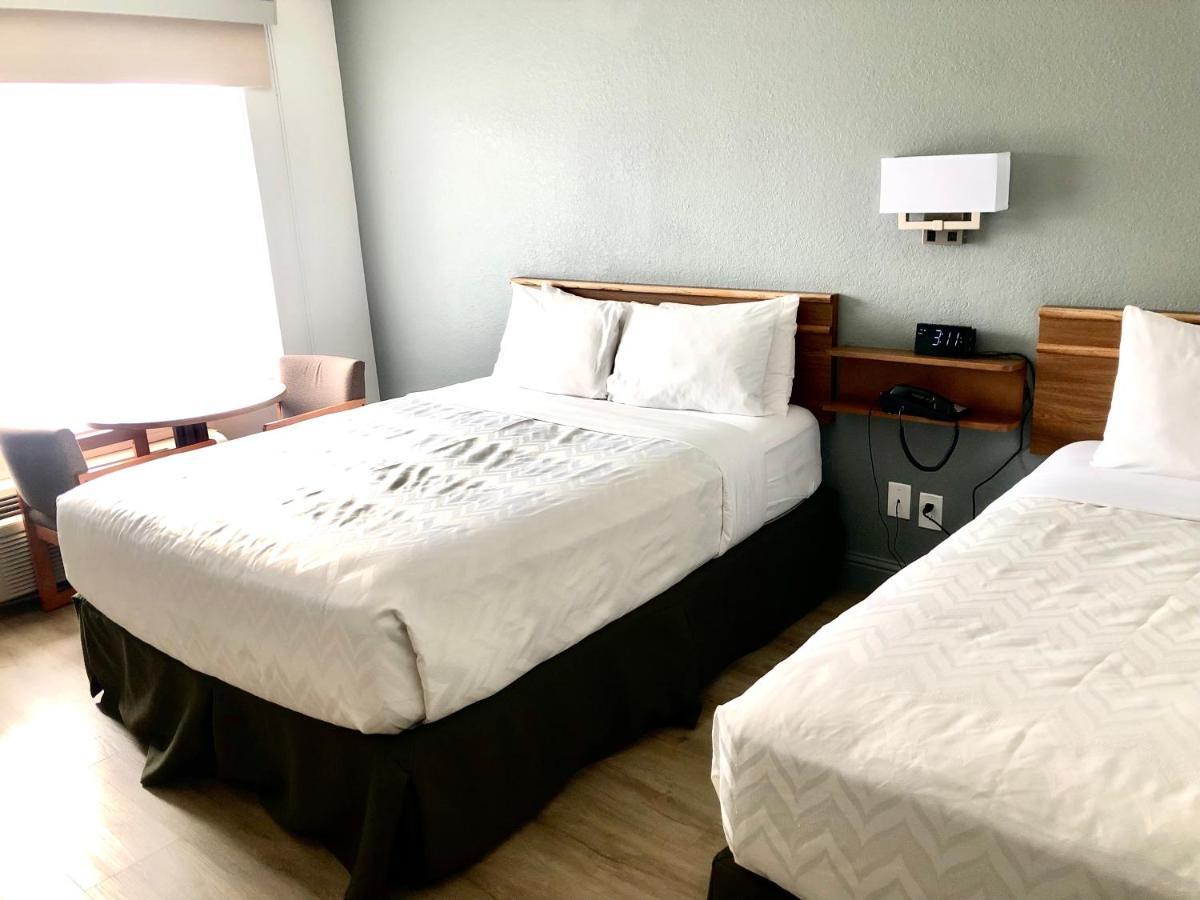 ซูเปอร์ 8 บาย วินด์แฮม ฟอร์ต บรากก์ Motel ฟอร์ตแบรก ภายนอก รูปภาพ