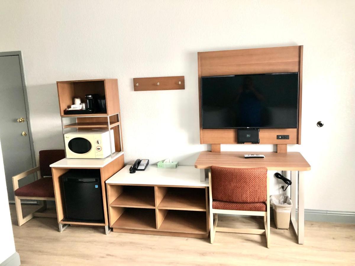 ซูเปอร์ 8 บาย วินด์แฮม ฟอร์ต บรากก์ Motel ฟอร์ตแบรก ภายนอก รูปภาพ