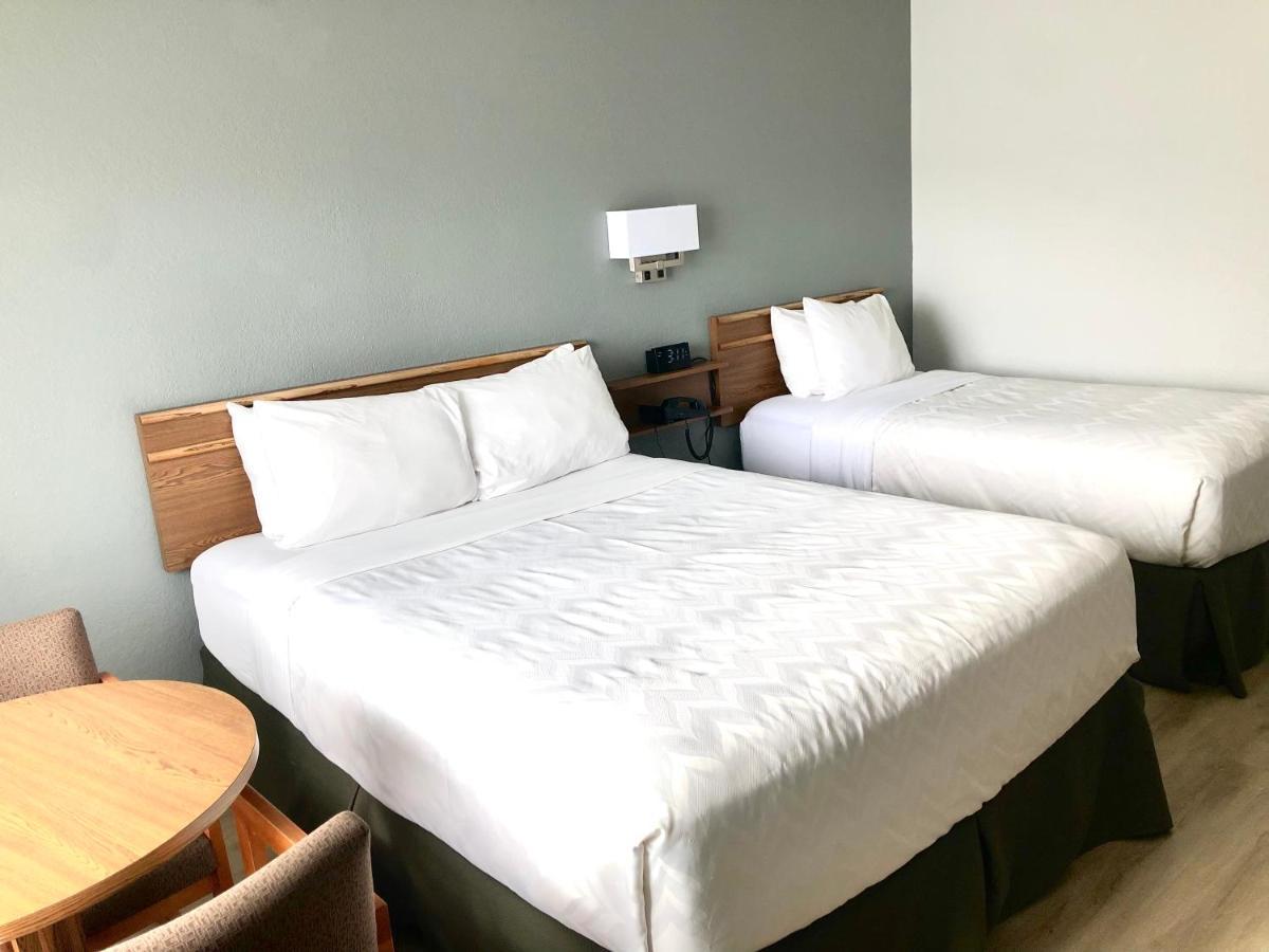 ซูเปอร์ 8 บาย วินด์แฮม ฟอร์ต บรากก์ Motel ฟอร์ตแบรก ภายนอก รูปภาพ