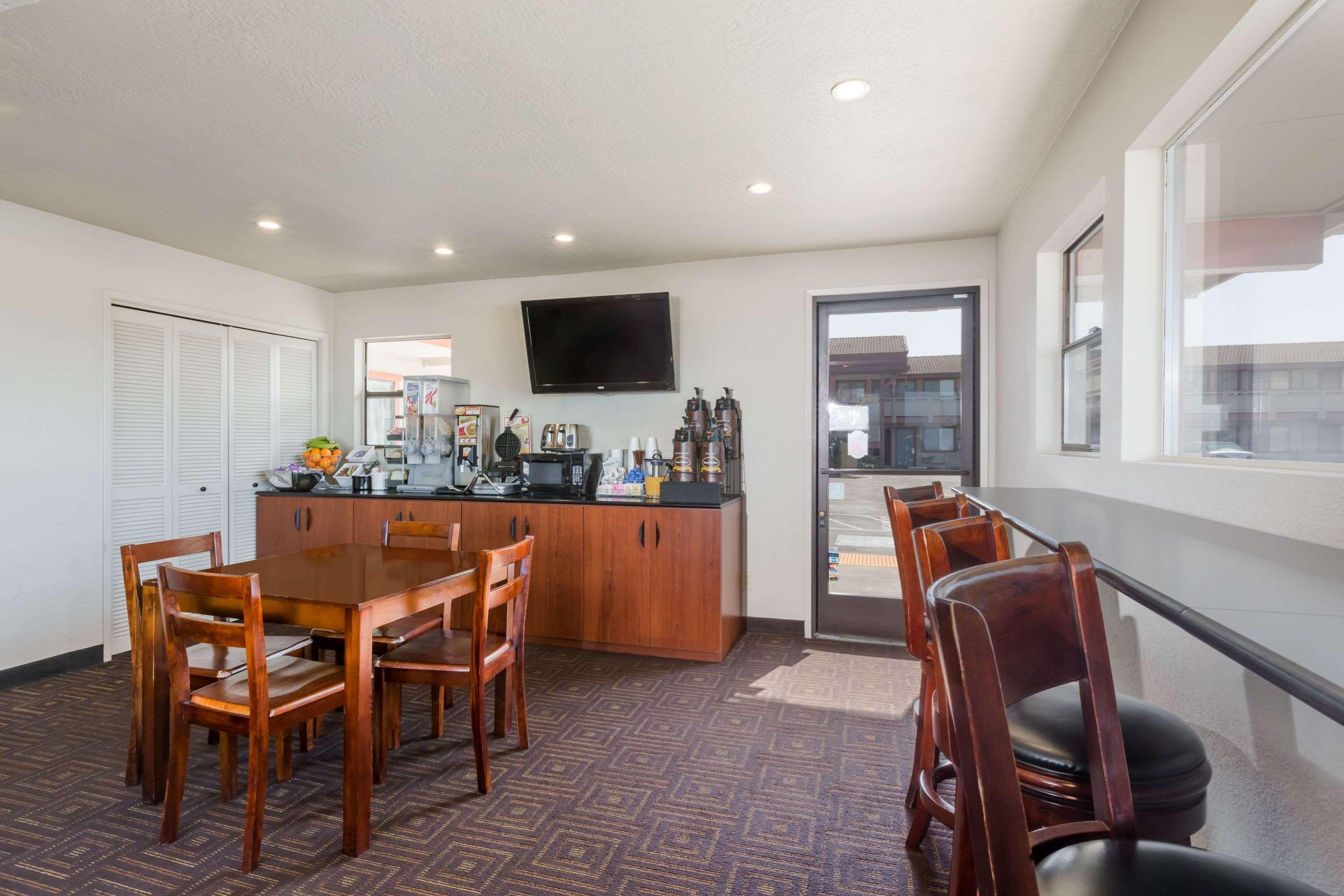 ซูเปอร์ 8 บาย วินด์แฮม ฟอร์ต บรากก์ Motel ฟอร์ตแบรก ภายนอก รูปภาพ