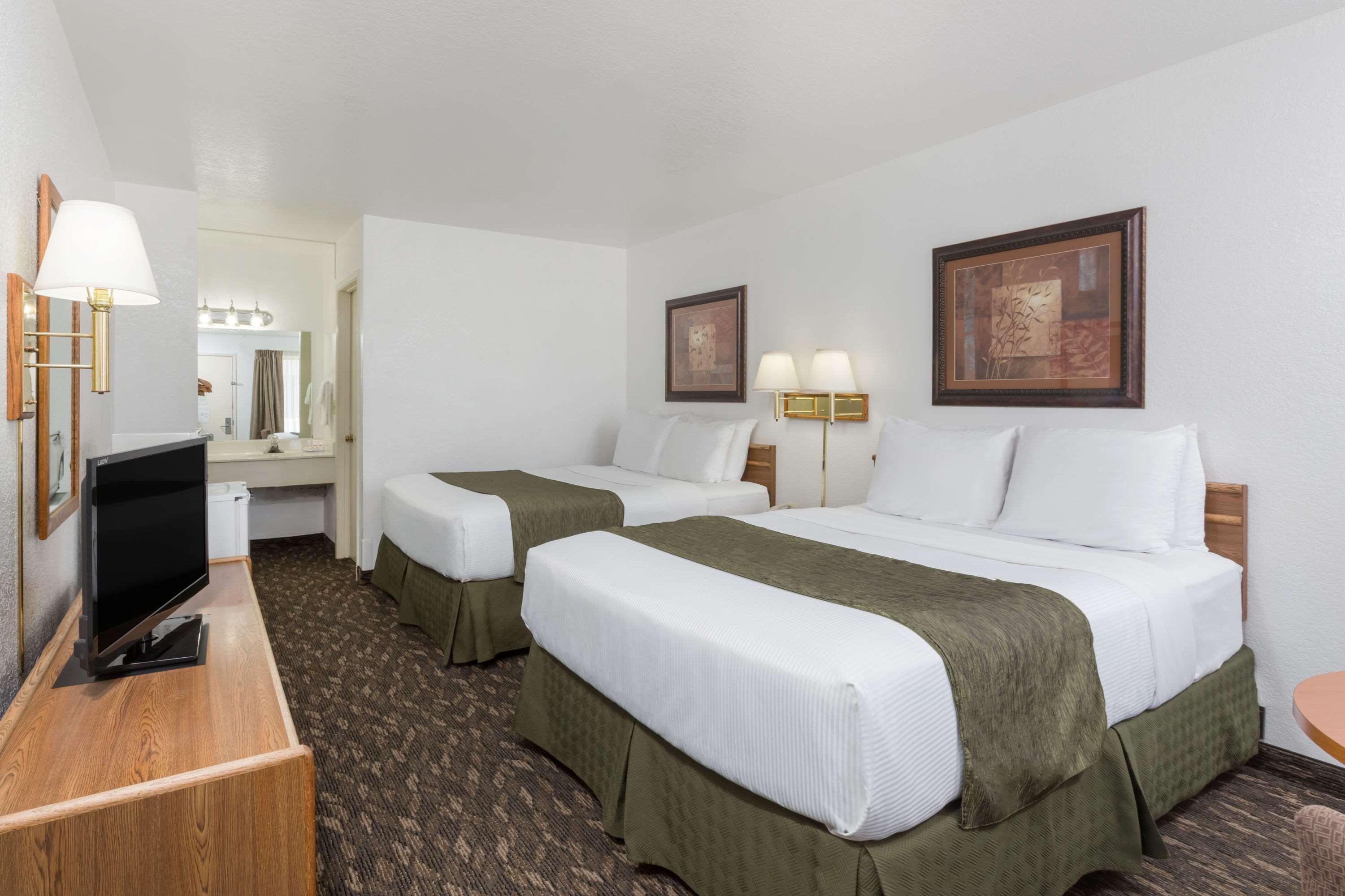 ซูเปอร์ 8 บาย วินด์แฮม ฟอร์ต บรากก์ Motel ฟอร์ตแบรก ภายนอก รูปภาพ