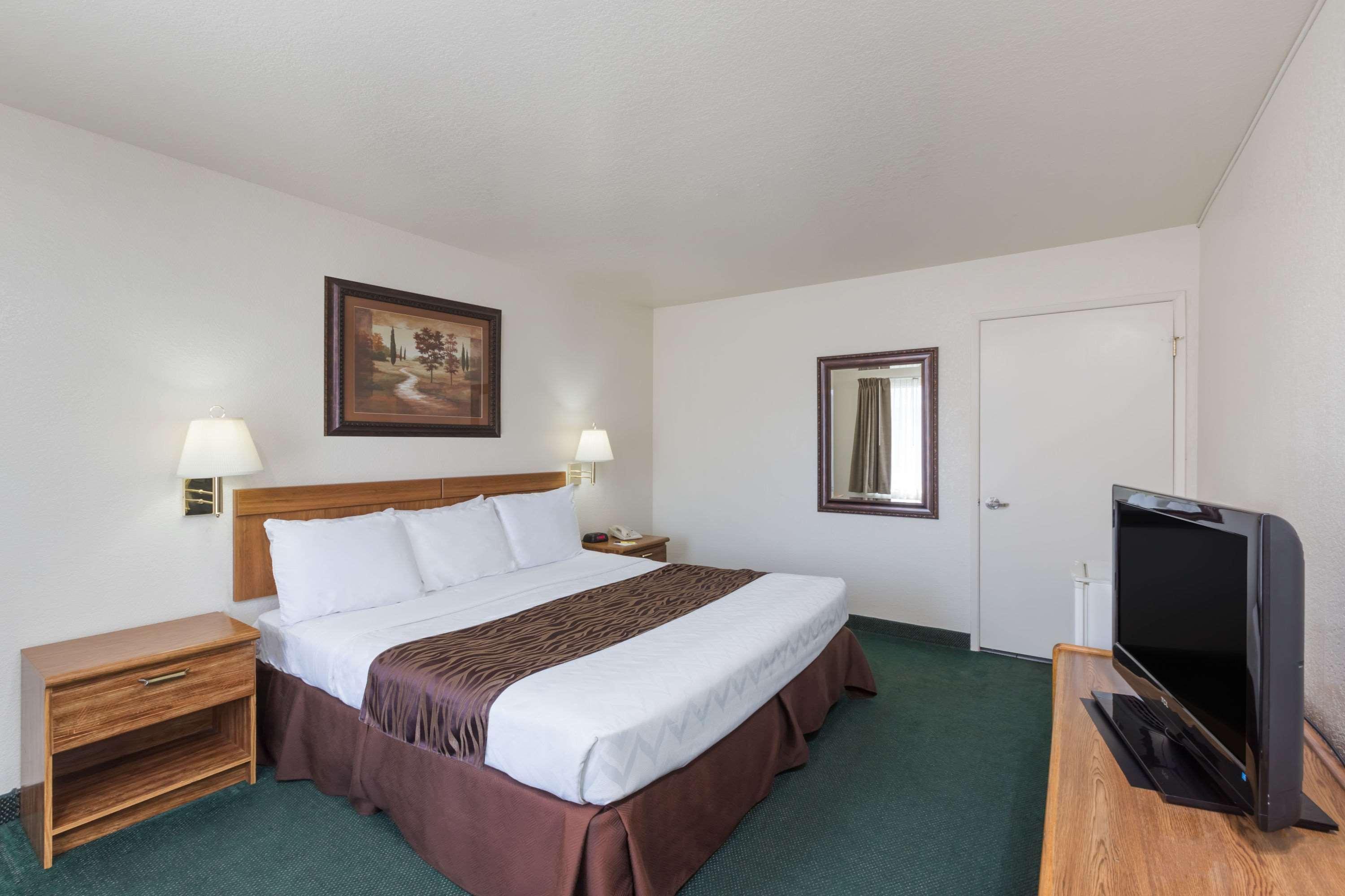 ซูเปอร์ 8 บาย วินด์แฮม ฟอร์ต บรากก์ Motel ฟอร์ตแบรก ภายนอก รูปภาพ
