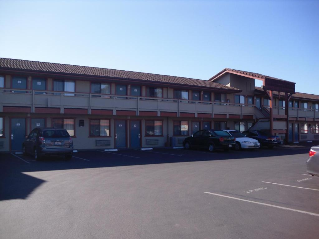 ซูเปอร์ 8 บาย วินด์แฮม ฟอร์ต บรากก์ Motel ฟอร์ตแบรก ภายนอก รูปภาพ