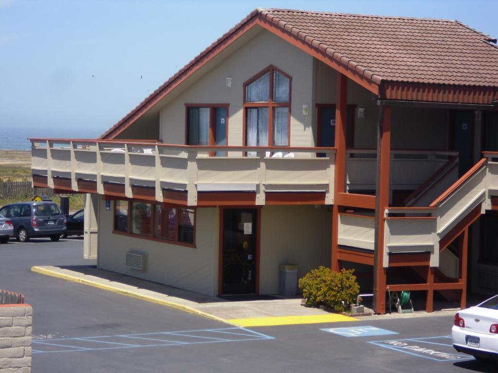 ซูเปอร์ 8 บาย วินด์แฮม ฟอร์ต บรากก์ Motel ฟอร์ตแบรก ภายนอก รูปภาพ