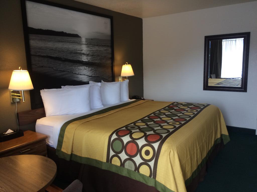 ซูเปอร์ 8 บาย วินด์แฮม ฟอร์ต บรากก์ Motel ฟอร์ตแบรก ภายนอก รูปภาพ