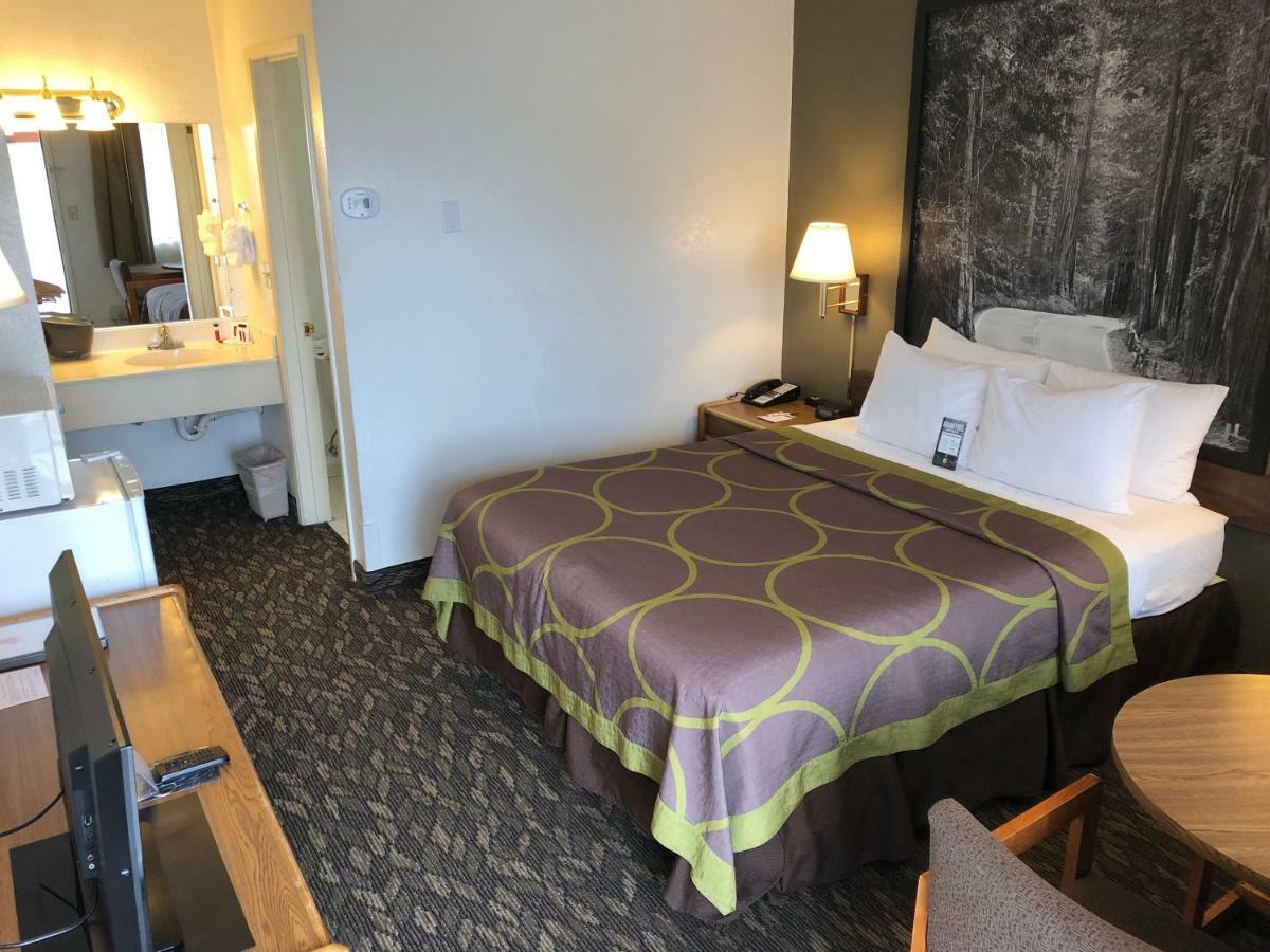 ซูเปอร์ 8 บาย วินด์แฮม ฟอร์ต บรากก์ Motel ฟอร์ตแบรก ภายนอก รูปภาพ